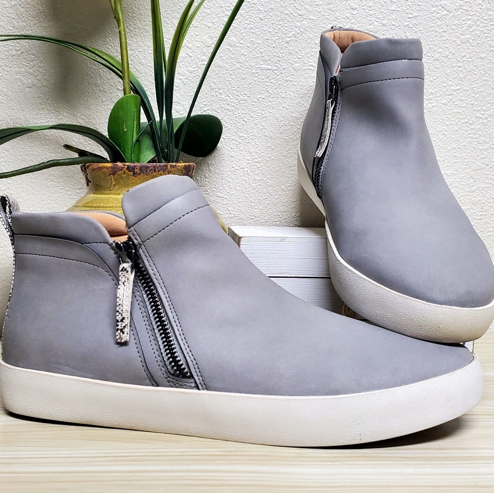 Journee Collection Gray Frankie Ankle Boot Women's Size 10